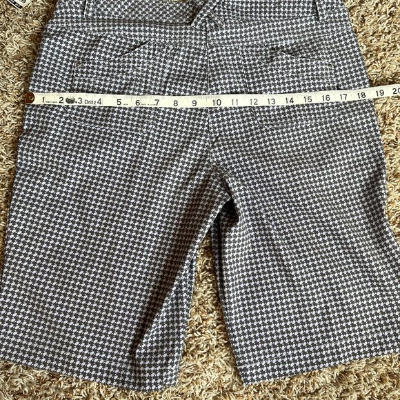 Womens Golf Outfit Callaway shirt and Nivo Shorts - Picture 5 of 11
